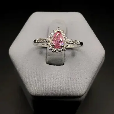 Anel com Gota Rosa com Zircônias Brancas Cravejadas A143 (Prata 925)
