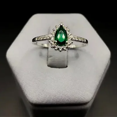 Anel com Pedra Gota Verde com Zircônias Brancas Cravejadas A145 (Prata 925)