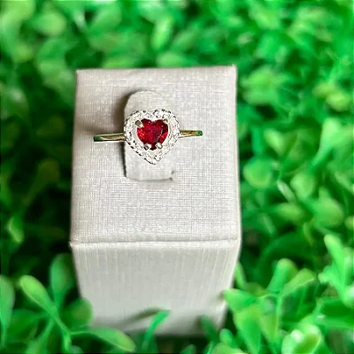 Anel com pedra coração vermelho com zircônias ao redor A163 (Prata 925)