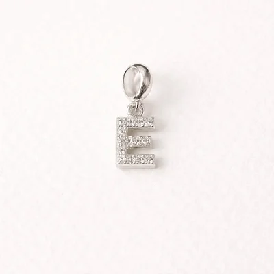 Berloque com letra E cravejado de zircônia BQ027 ( Prata 925 )
