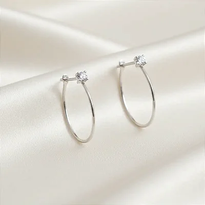BRINCO ARGOLA ABERTA COM ZIRCONIA B106 ( Prata 925 )