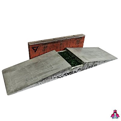 *Delta Street* serie Realistic Street C/ Muro com Coping Block marca *Vilela Ramps* (*Grande 44cm*)