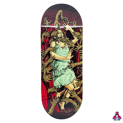 Deck marca Custom linha *Premium Series* medida 34x96mm modelo “Coffin Girl“ + Tape Alien Stardust V2 (100% Maple)