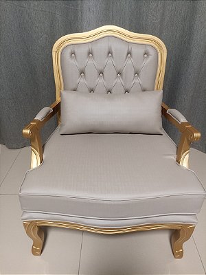 Poltrona King Capitonê - Dourada/Corino - Alto Padrão Móveis.