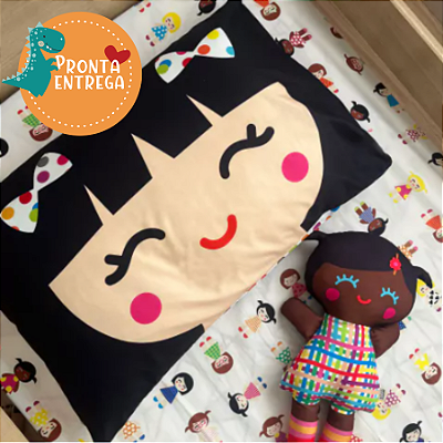 Fronha de Algodão Infantil 50x70cm - MENINA ORIENTAL COM LAÇOS NO CABELO