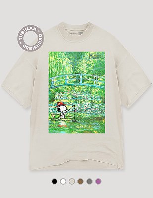 Camiseta Oversized Tubular Snoopy na Lagoa de Lírios