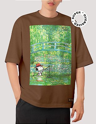 Camiseta Oversized Super Snoopy na Lagoa de Lírios