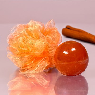 Sabonete Bola com Esponja 180g - Leite de Cabra e Canela