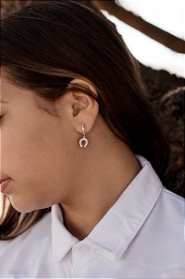 Brinco argola ferradura zircônia Prata 925