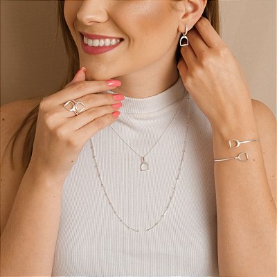 Colar estribo prata 925