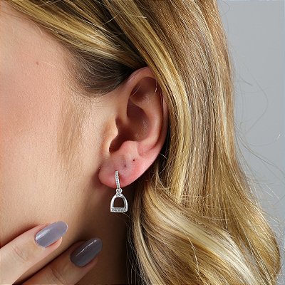 Brinco argola estribo cravejado  prata 925