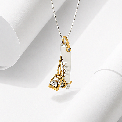 Colar bota estribo prata 925 com detlahes banhado a ouro 18k