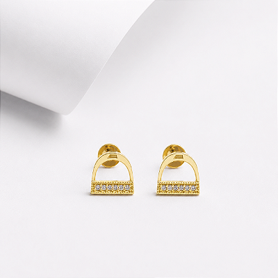 Brinco estribo cravejado ouro 18k