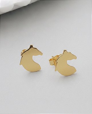 Brinco cabeça cavalo prata 925 banhado a ouro .