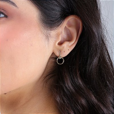 Brinco meio bridão articulado em ouro 18k