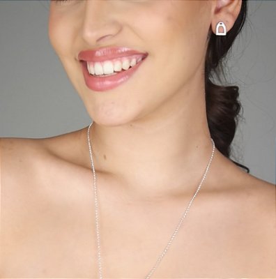 Brinco  estribo zircônia  cravejada   prata 925