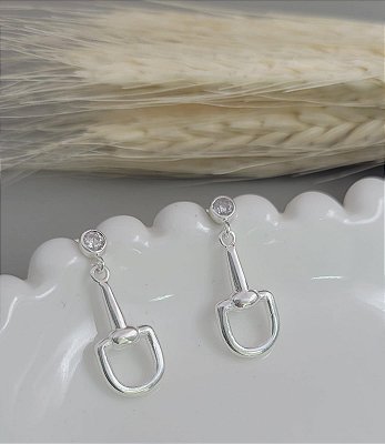 Brinco meio brindão pendente o ponto  de luz em prata 925