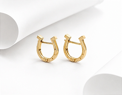 Brinco argola ferradura prata 925 banhado a ouro 18k.