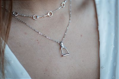 Colar estribo prata 925