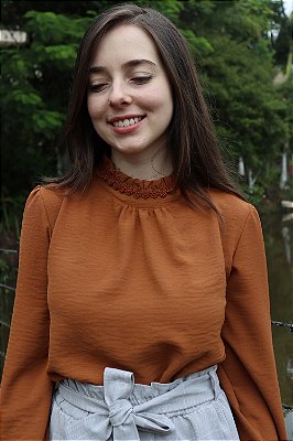 Blusa Classic Caramelo
