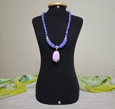 Colar de Resina Lilás