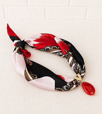 Colar Lenço Vermelho e Rosa com Pingente Vermelho