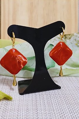 Brinco Pendente Dourado com Resina Terracota