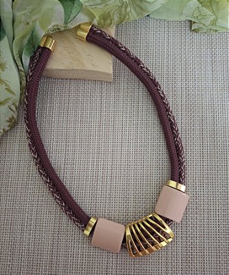 COLAR DE CORDA NÁUTICA DUPLA VINHO COM PASSANTE DOURADO