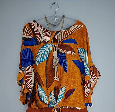 Blusa Manga Morcego em Viscose Estampada Terracota Ferrugem Azul