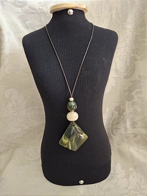 Colar de Cordão E Resina Losango Verde com Pingente