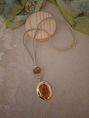 Colar Longo de Corda Náutica com Pingente Maxi Dourado e Resina