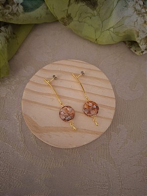 Brinco Pendente Dourado com Madrepérola Inley Laranja