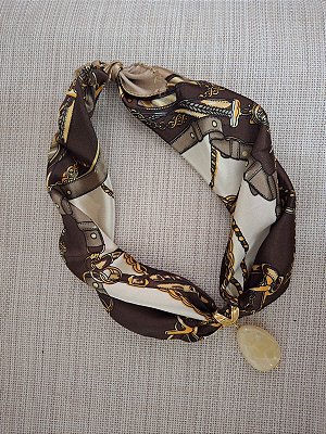 Colar de Lenço Estampado com Pingente Marfim