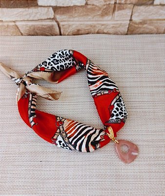 Colar de Lenço Estampado Vermelho com Pingente