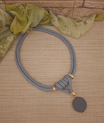 Colar de Corda Náutica Azul com Pingente de Resina