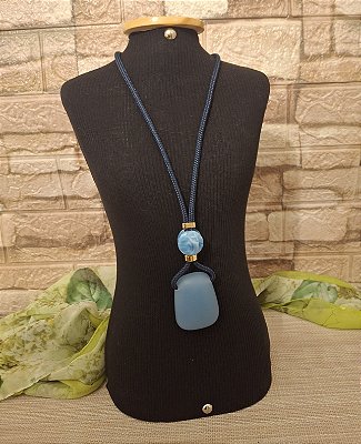 Colar Longo de Corda Náutica e Resina com Pingente Azul