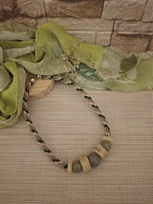 Colar Corda Náutica com Resina Verde e Marfim