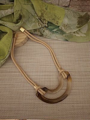 Colar Corda Náutica com Base Resina Marrom