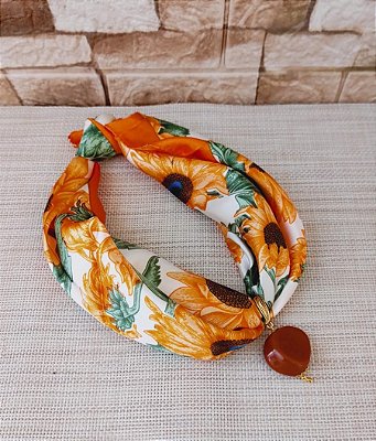 Colar de Lenço Off-white Floral com Pingente