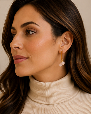 Brinco Pendente Dourado com Quartzo Rosa