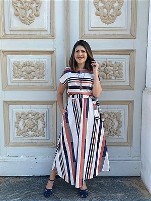 Vestido listrado com bolsos