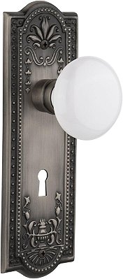 Placa Nostalgic Warehouse Meadows com Maçaneta de Porcelana Branca e Buraco da Chave, Passagem - 2.75, Pewter Antigo