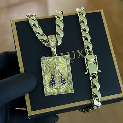 CORRENTE FRISO S( 8mm- 70Cm) + PINGENTE PLACA NOSSA SENHORA CRAVEJADA EM ZIRCÔNIA PREMIUM G - BANHADO A OURO 18K