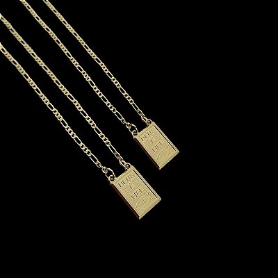 ESCAPULÁRIO DEUS É FIEL CORRENTE 3x1 (70CM) - BANHADO A OURO 18K.