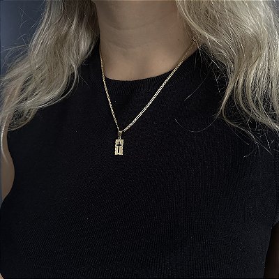 CORRENTE PIASTRINE ( 2mm - 50cm FEM ) + PINGENTE PLAQUINHA CRUCIFIXO VAZADO - BANHADO A OURO 18K.