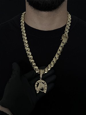 CORRENTE FRISO S DUPLA FACE ( 13mm- 70cm) + PINGENTE FERRADURA  DE CAVALO -  FECHO COM MARCAÇÃO 750 - BANHADO A OURO 18K