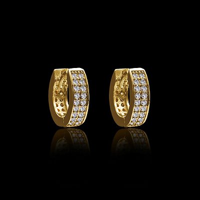 PAR DE BRINCOS ARGOLA CRAVEJADA COM DUAS FILEIRAS DE ZIRCONIAS  - BANHADO A OURO 18K
