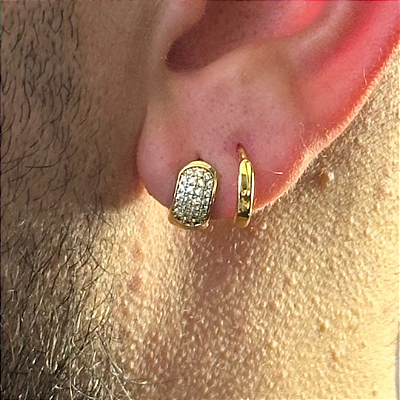 2 PARES DE BRINCOS  ARGOLA CRAVEJADA EM ZIRCÔNIA  PREMIUM M E BRINCO ARGOLA LISA M  -  BANHADO A OURO 18K