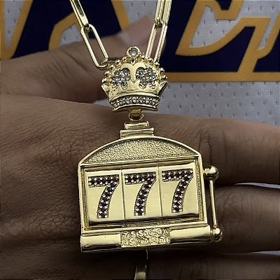 CORRENTE TIJOLINHO ALONGADO (5MM -28G  -70CM) FECHO COM MARCAÇÃO 750 + PINGENTE 777 CASSINO CRAVEJADO - BANHADO A OURO 18K