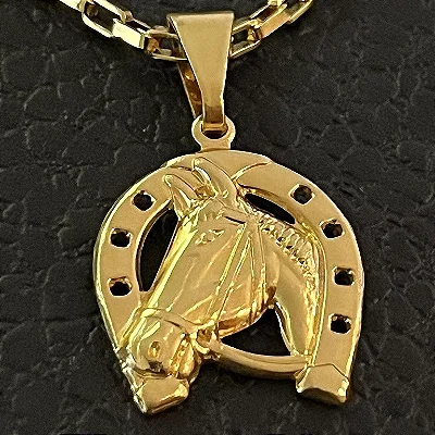 Pingente Cavalo na Ferradura – Banhado a Ouro 18K